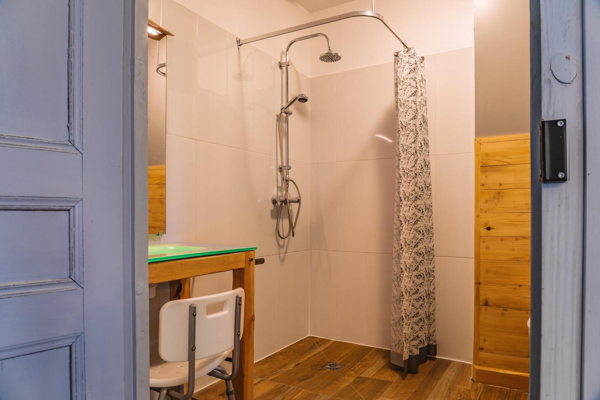 Gites La Boletiere Saint-Étienne-du-Valdonnez 部屋 写真